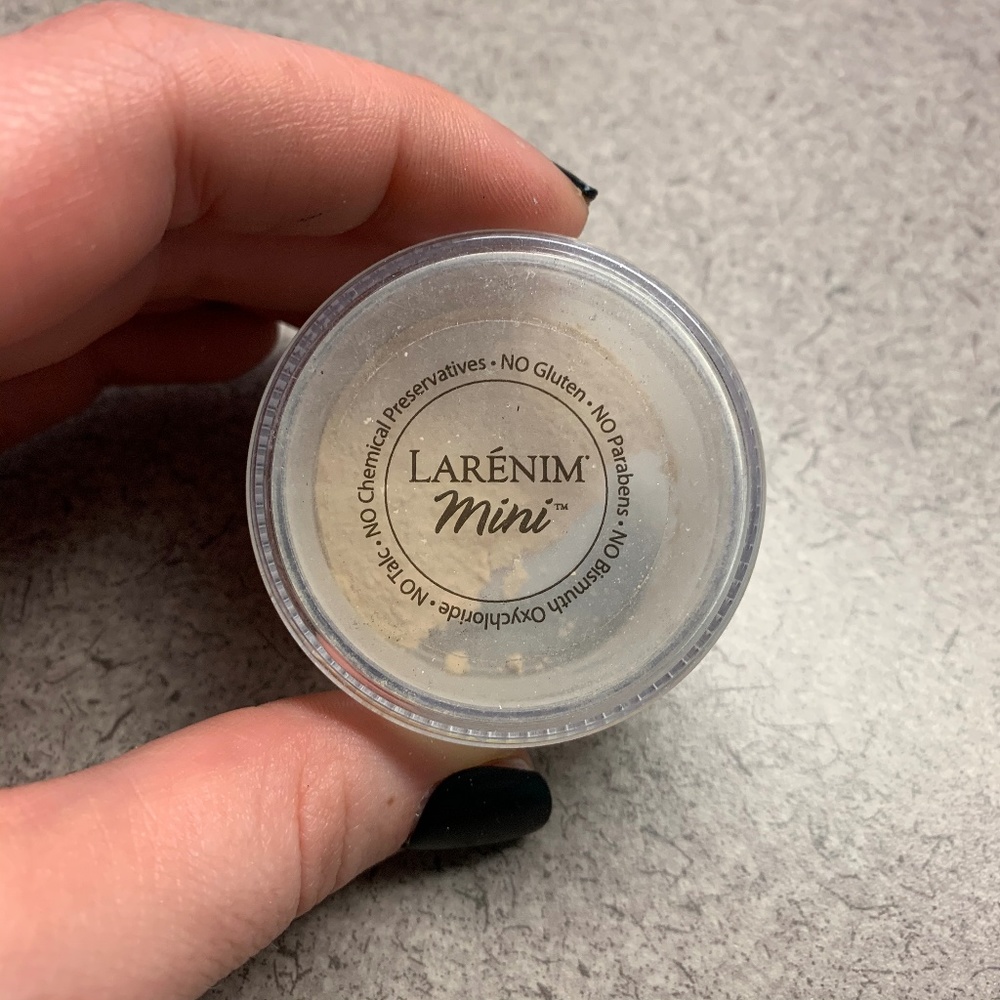 Larenim Mineral Powder Foundation - lt - med